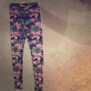 3/$15 Womens divided camouflage leggings